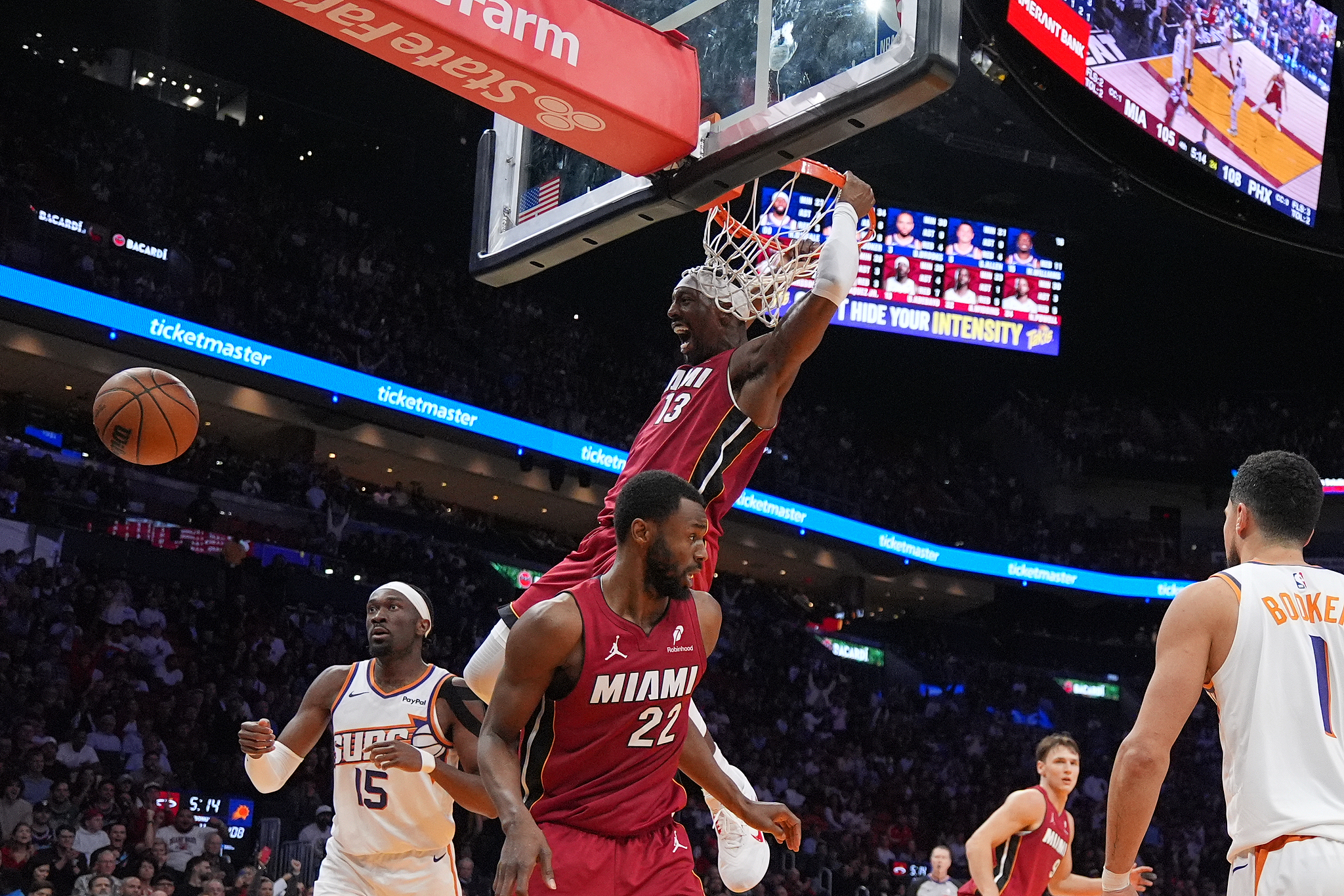 阿德巴约29+9布克24+9+9 热火胜太阳结束3连败